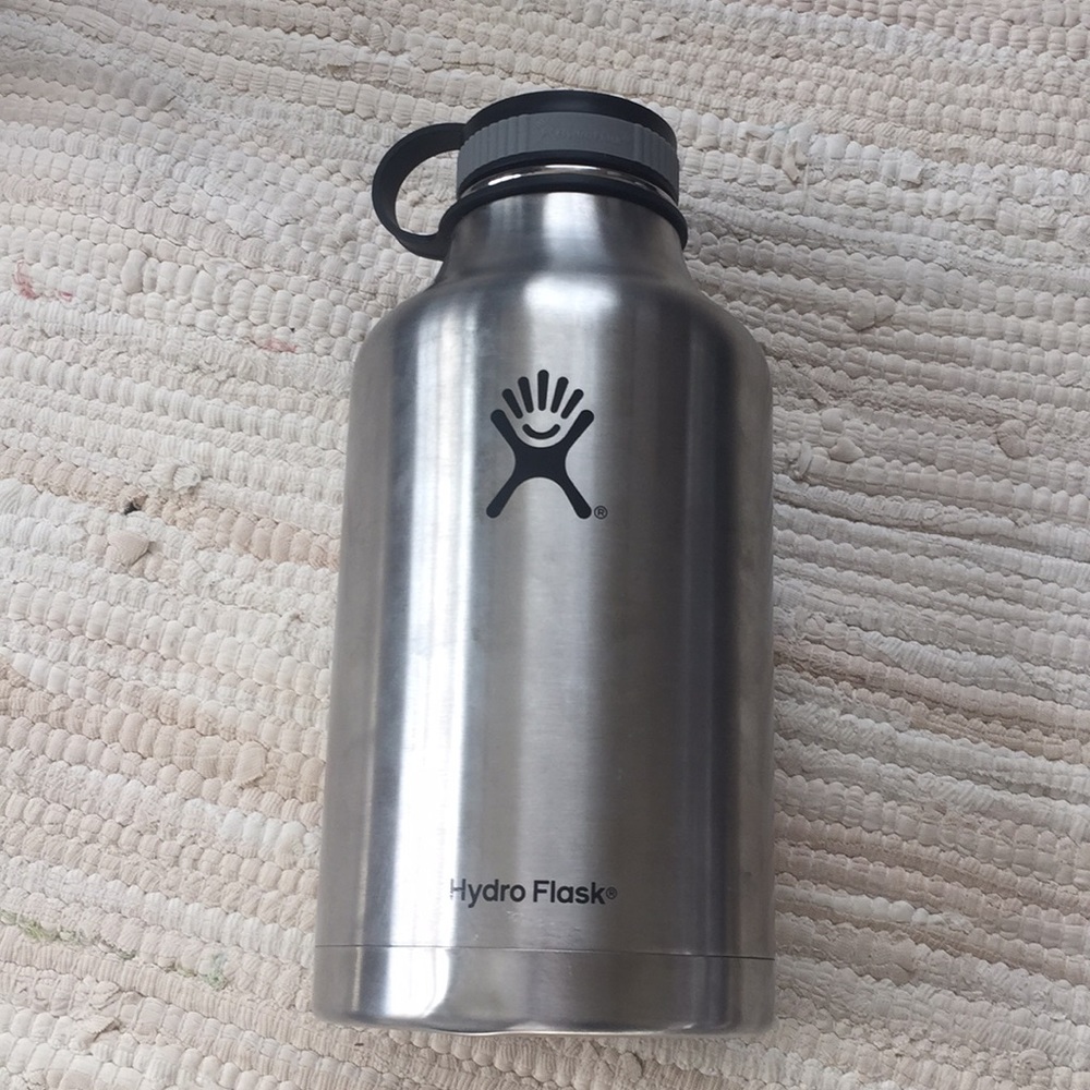 NEW Hydro Flask 64 oz